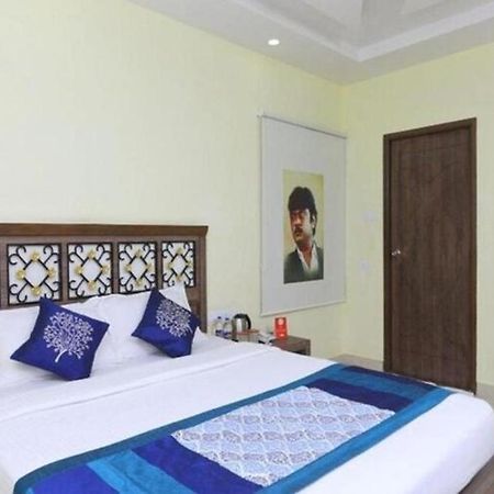 Cinemascope An Apart Hotel Madras Buitenkant foto