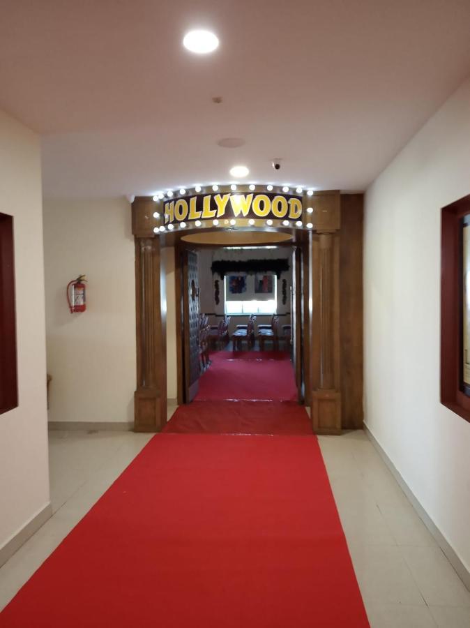 Cinemascope An Apart Hotel Madras Buitenkant foto