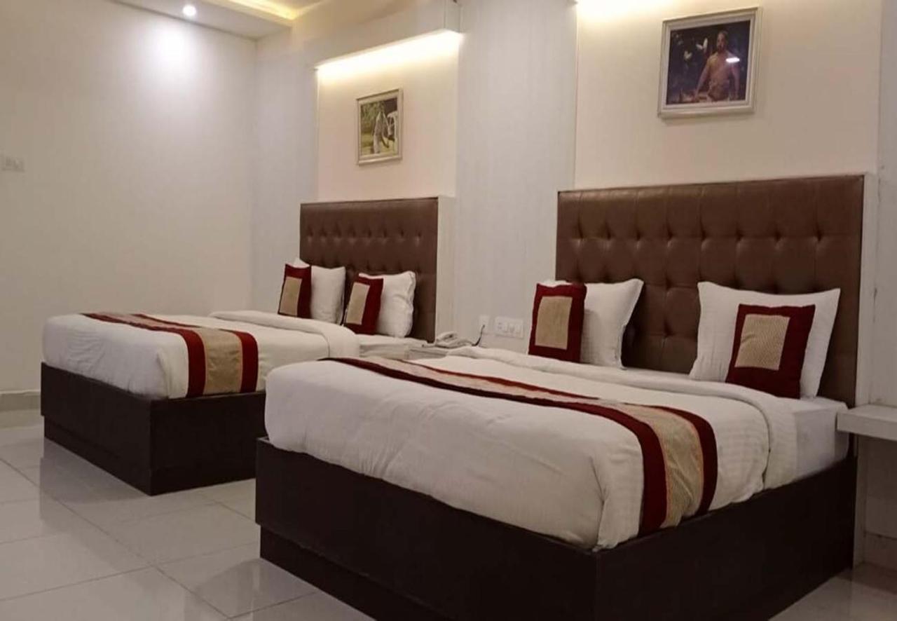 Cinemascope An Apart Hotel Madras Buitenkant foto