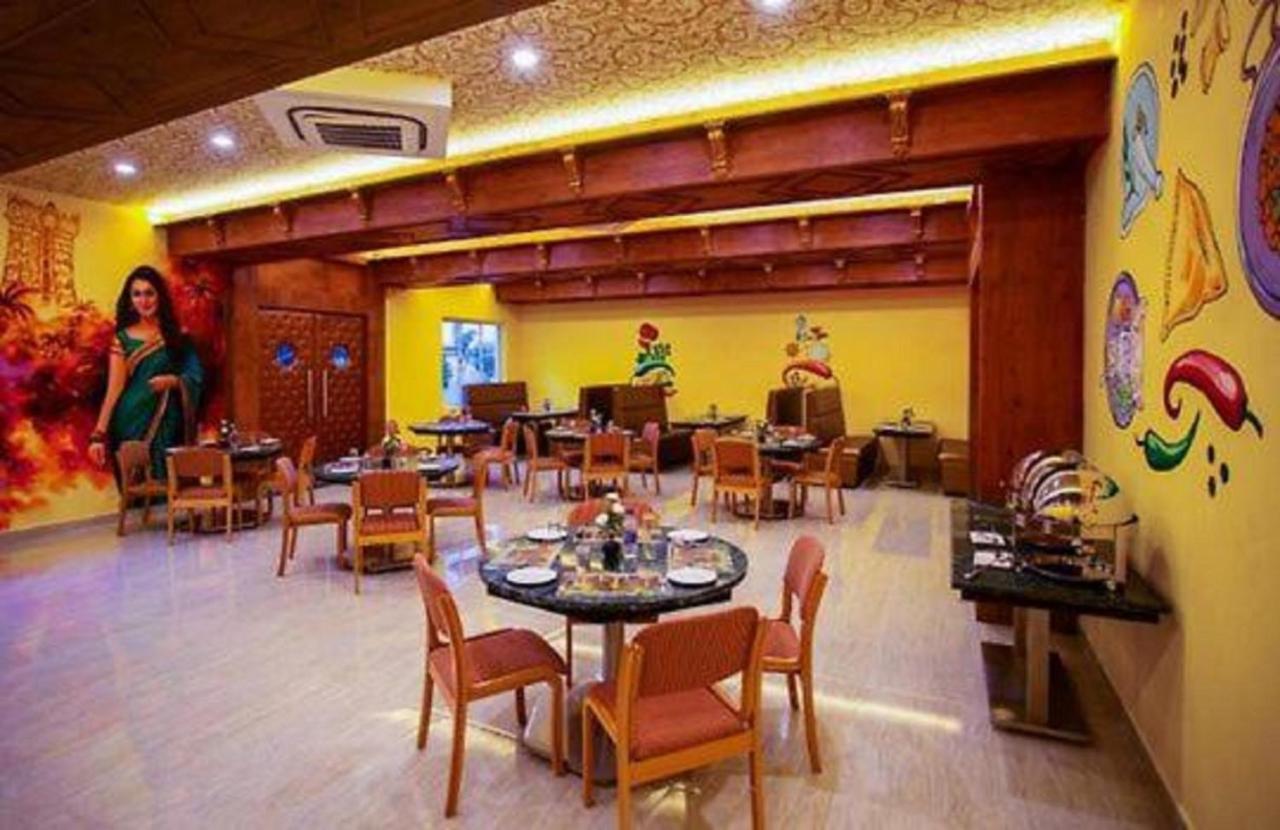Cinemascope An Apart Hotel Madras Buitenkant foto