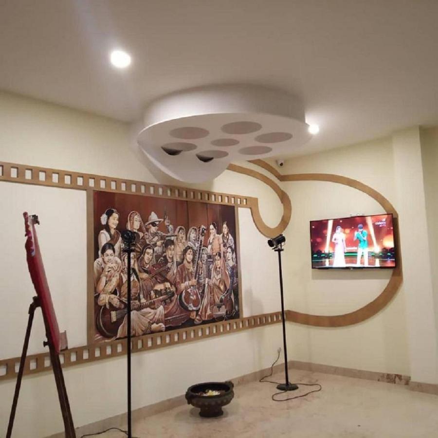 Cinemascope An Apart Hotel Madras Buitenkant foto