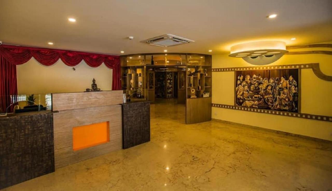 Cinemascope An Apart Hotel Madras Buitenkant foto