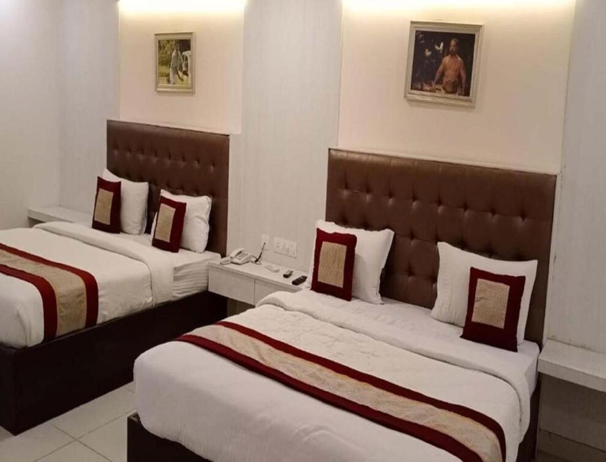 Cinemascope An Apart Hotel Madras Buitenkant foto